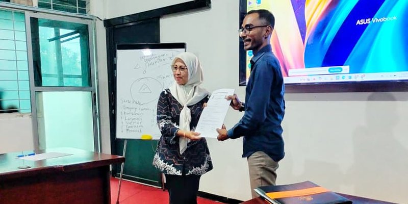 Pelatihan dan penyerahan sertifikat bersama Unitomo